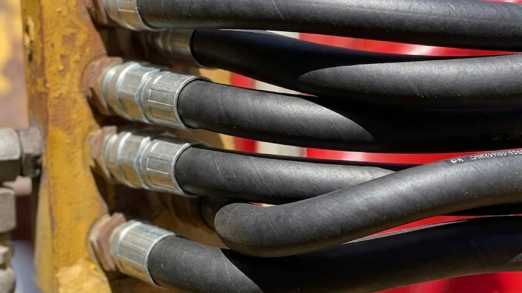 Fixing Hydraulic Hoses